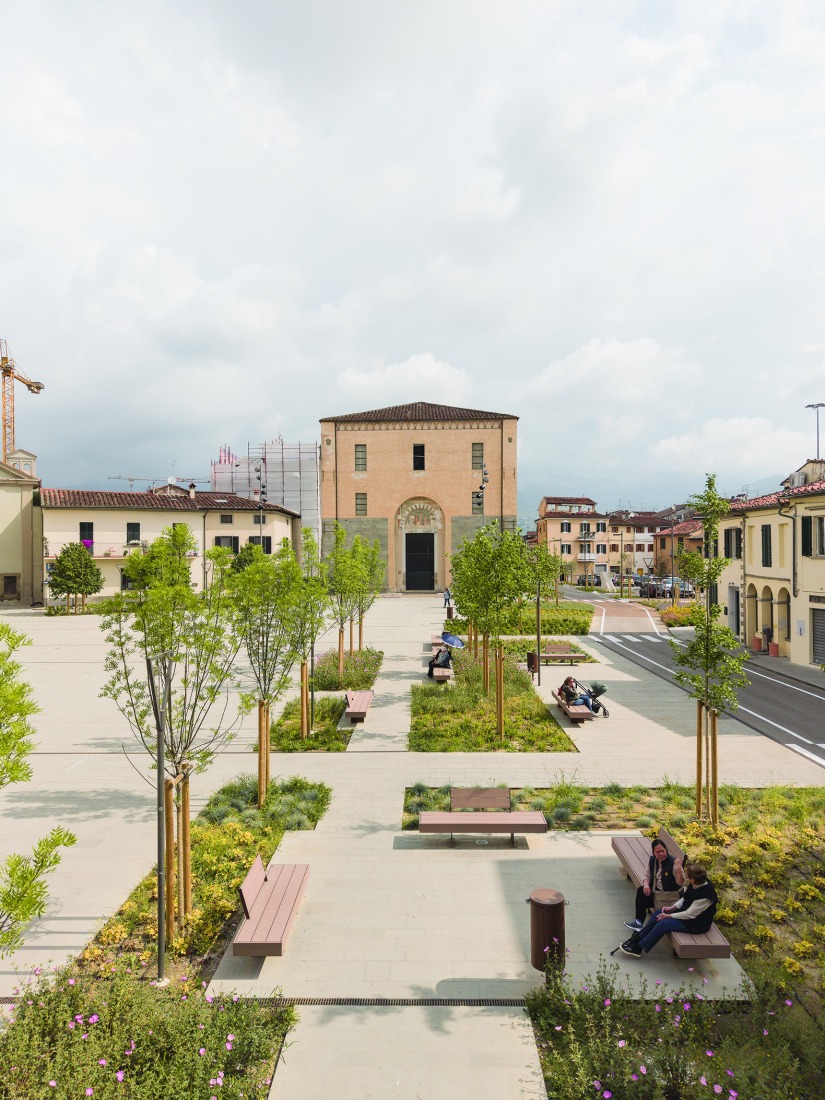 Plaza San Lorenzo en Pistoia por MICROSCAPE. Fotografía por Filippo Poli.