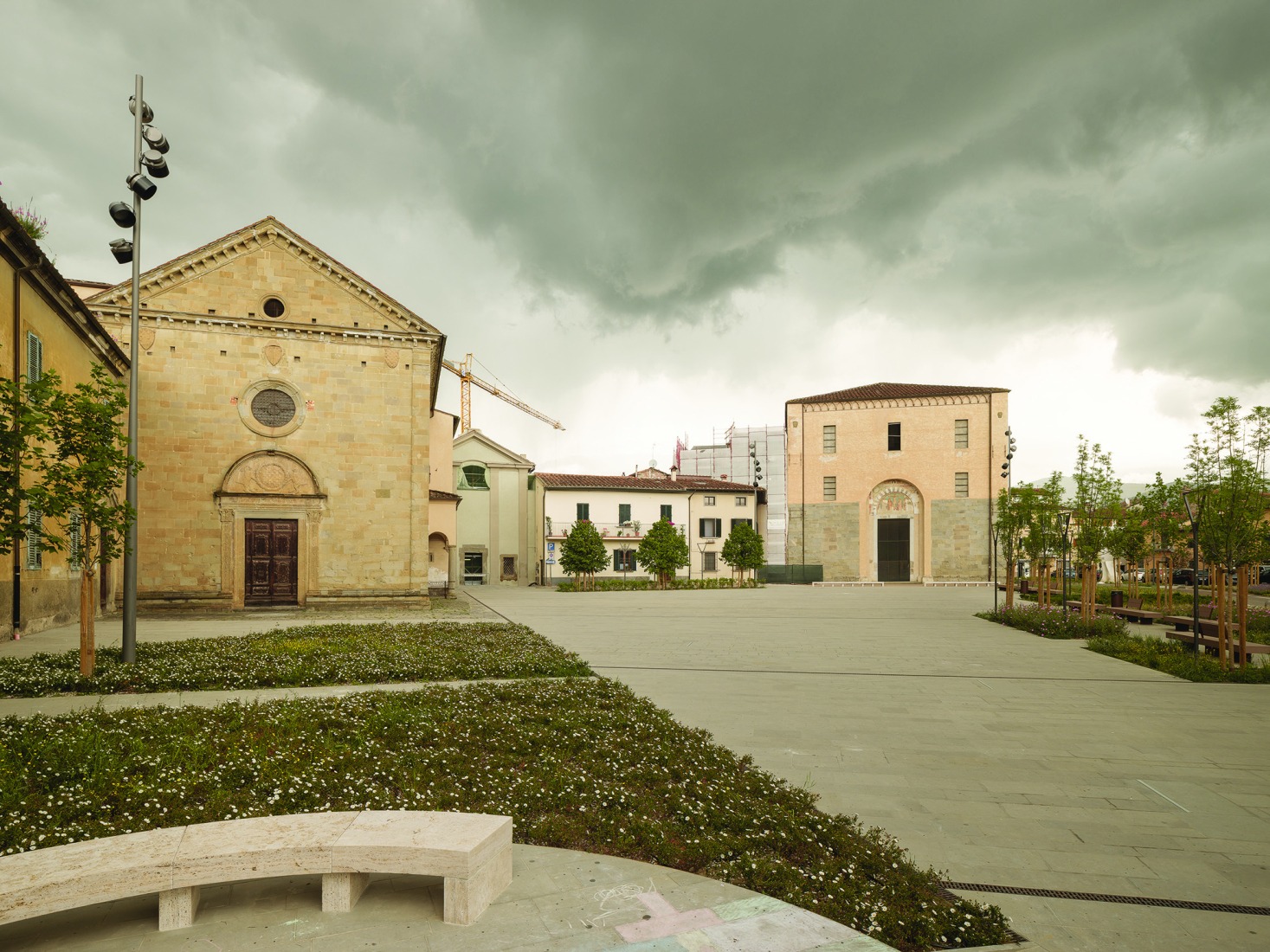 Plaza San Lorenzo en Pistoia por MICROSCAPE. Fotografía por Filippo Poli.