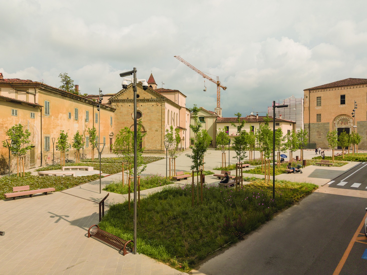 Plaza San Lorenzo en Pistoia por MICROSCAPE. Fotografía por Filippo Poli.
