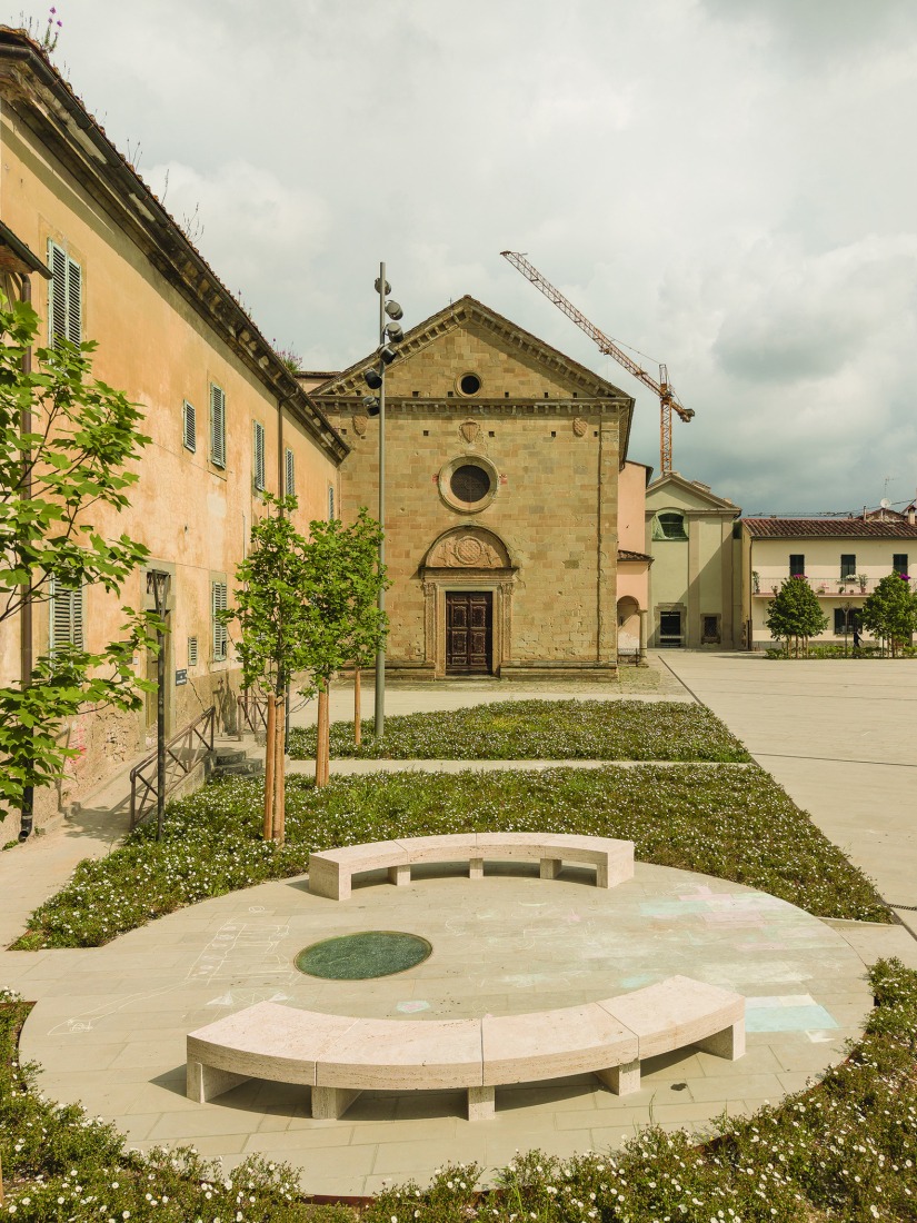 Plaza San Lorenzo en Pistoia por MICROSCAPE. Fotografía por Filippo Poli.