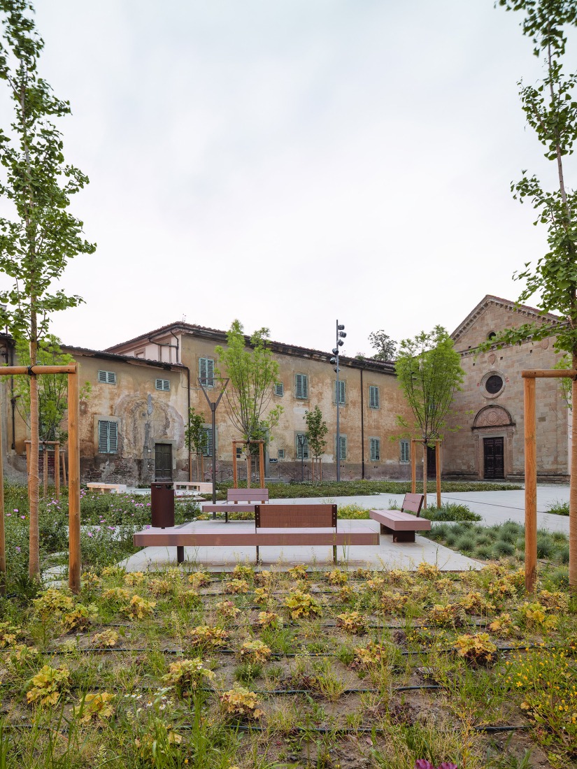Plaza San Lorenzo en Pistoia por MICROSCAPE. Fotografía por Filippo Poli.