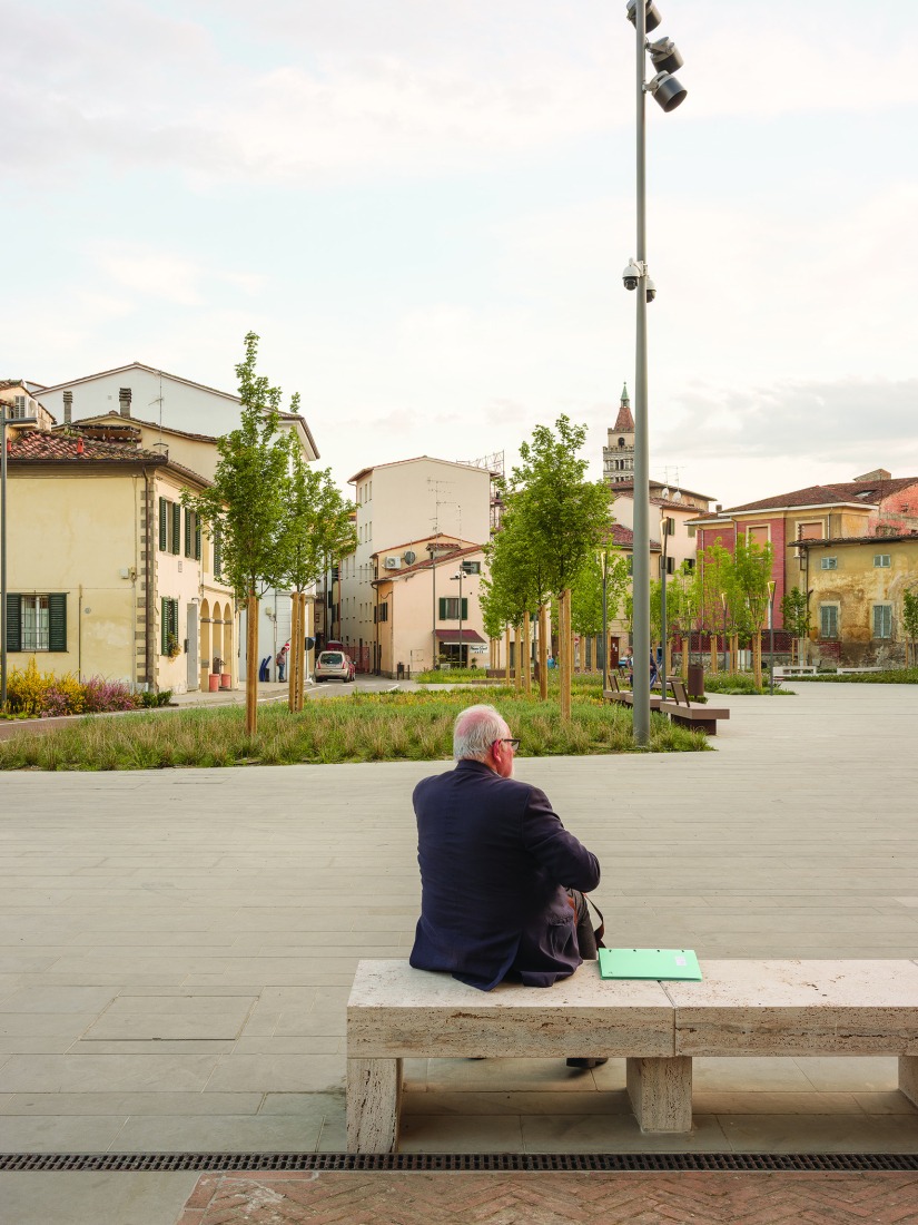 Plaza San Lorenzo en Pistoia por MICROSCAPE. Fotografía por Filippo Poli.