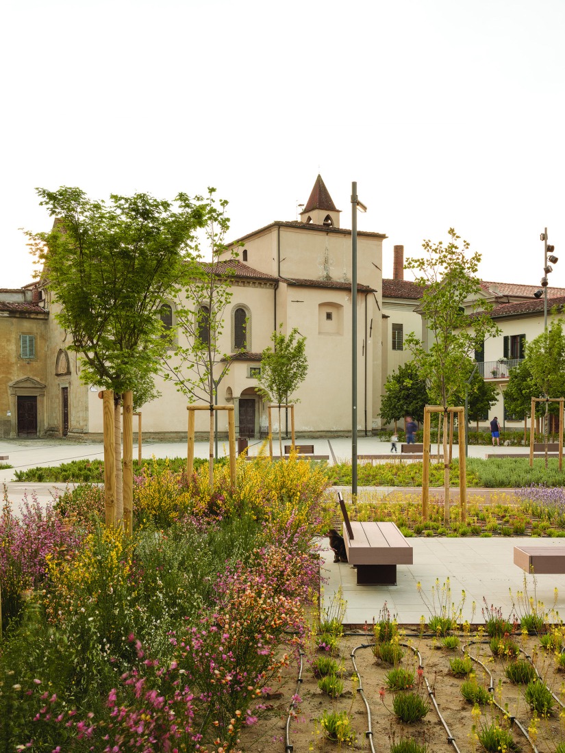 Plaza San Lorenzo en Pistoia por MICROSCAPE. Fotografía por Filippo Poli.