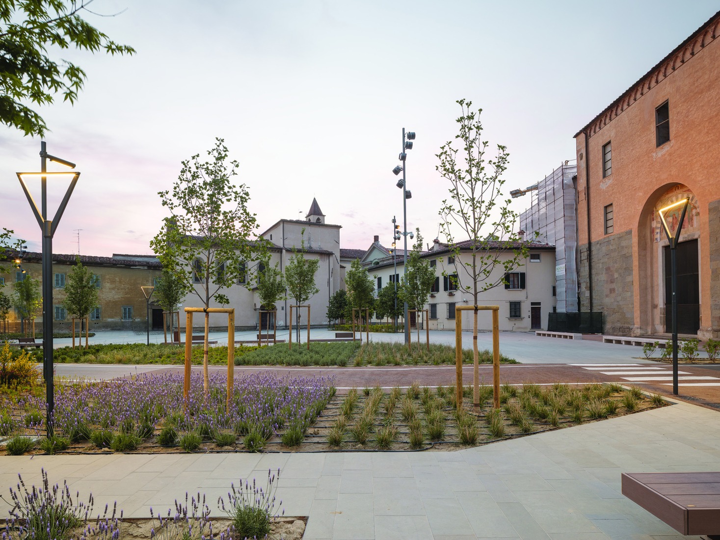 Plaza San Lorenzo en Pistoia por MICROSCAPE. Fotografía por Filippo Poli.