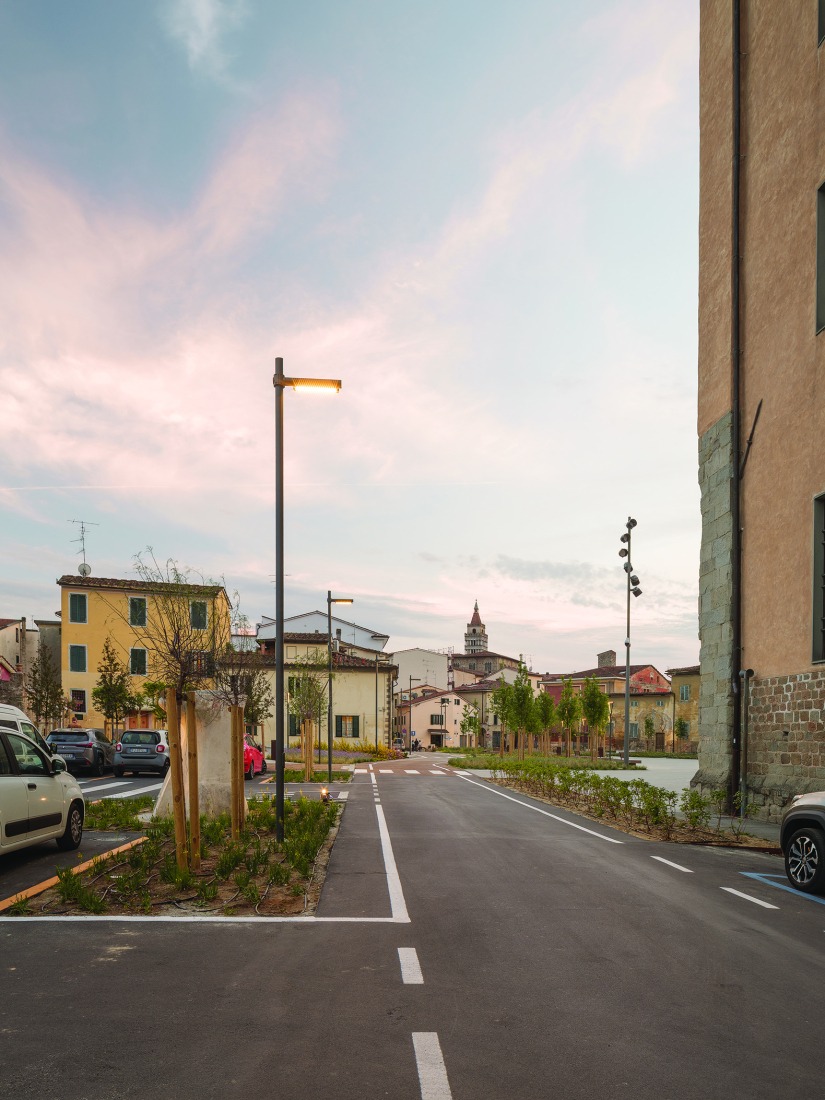 Plaza San Lorenzo en Pistoia por MICROSCAPE. Fotografía por Filippo Poli.