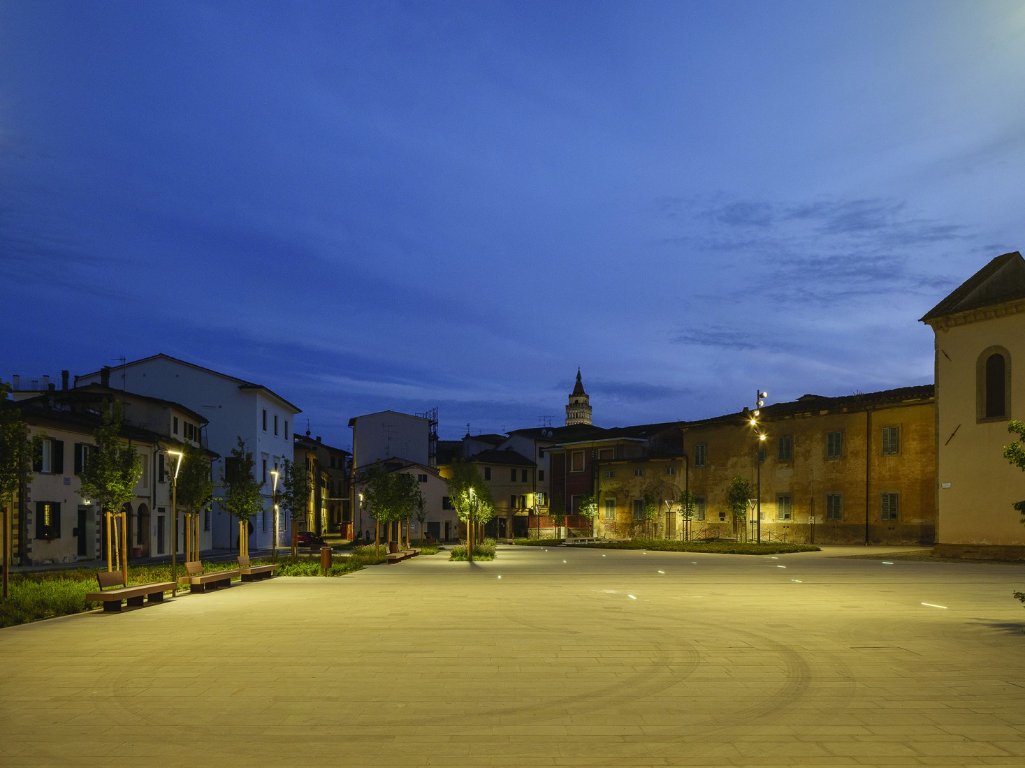 Plaza San Lorenzo en Pistoia por MICROSCAPE. Fotografía por Filippo Poli.