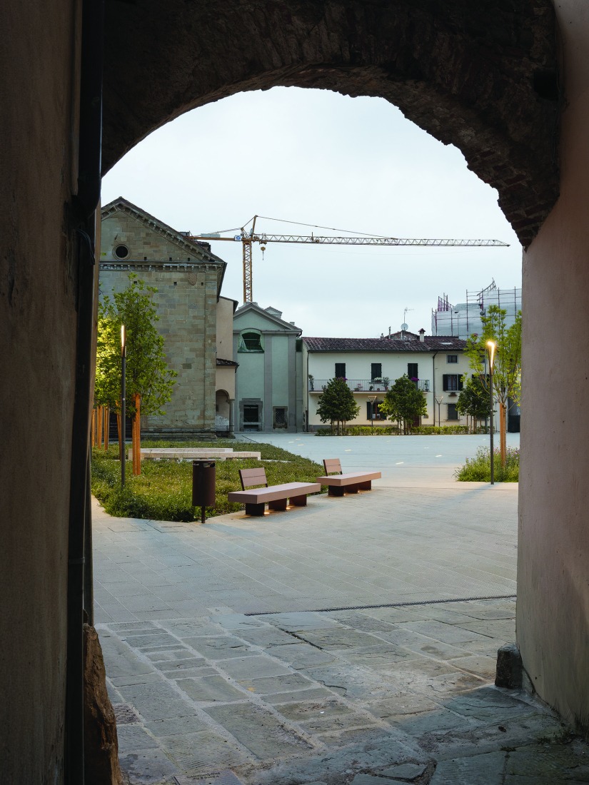 Plaza San Lorenzo en Pistoia por MICROSCAPE. Fotografía por Filippo Poli.
