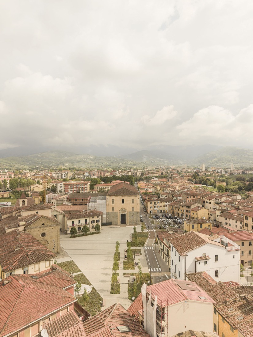 Piazza San Lorenzo in Pistoia by MICROSCAPE. Photograph by Filippo Poli.
