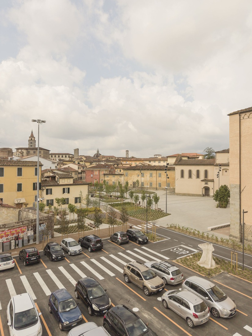 Piazza San Lorenzo in Pistoia by MICROSCAPE. Photograph by Filippo Poli.
