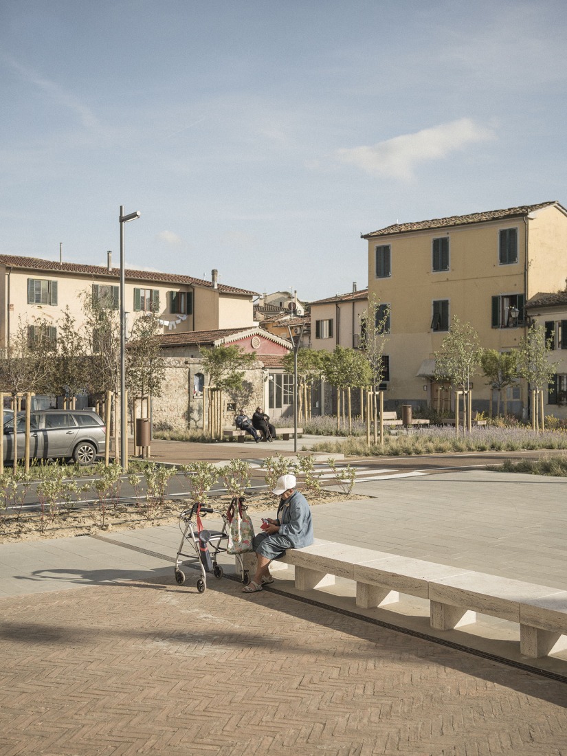 Piazza San Lorenzo in Pistoia by MICROSCAPE. Photograph by Filippo Poli.