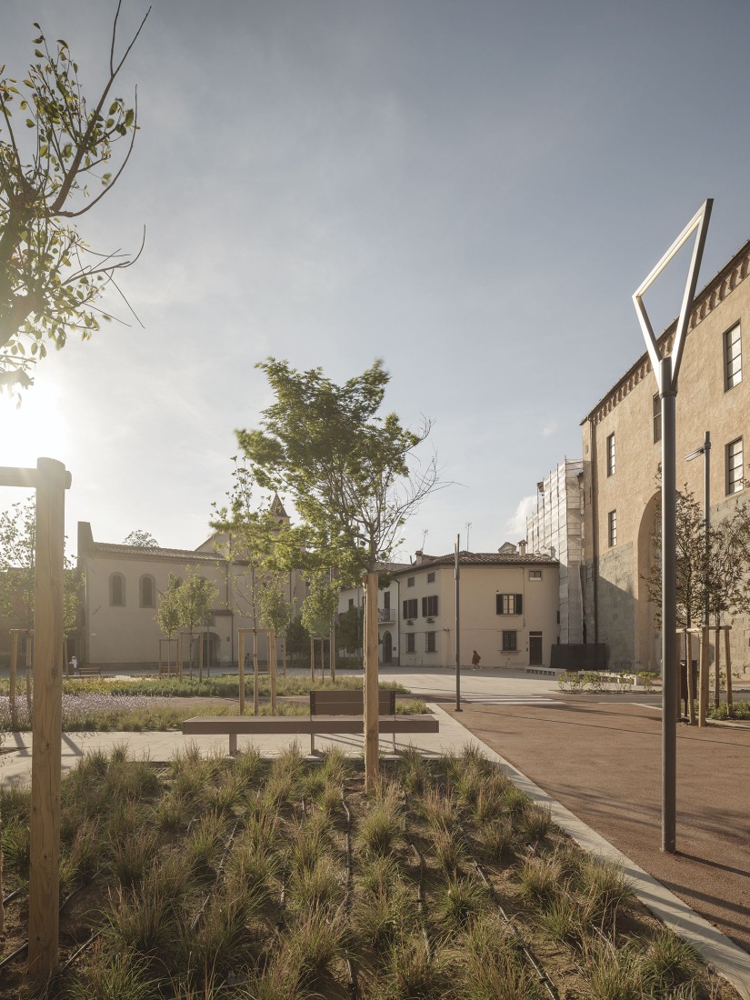 Piazza San Lorenzo in Pistoia by MICROSCAPE. Photograph by Filippo Poli.