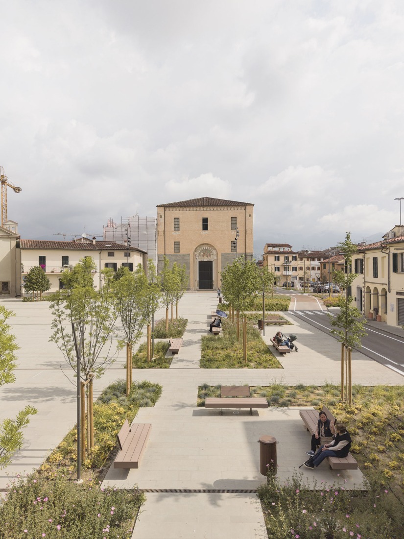 Piazza San Lorenzo in Pistoia by MICROSCAPE. Photograph by Filippo Poli.