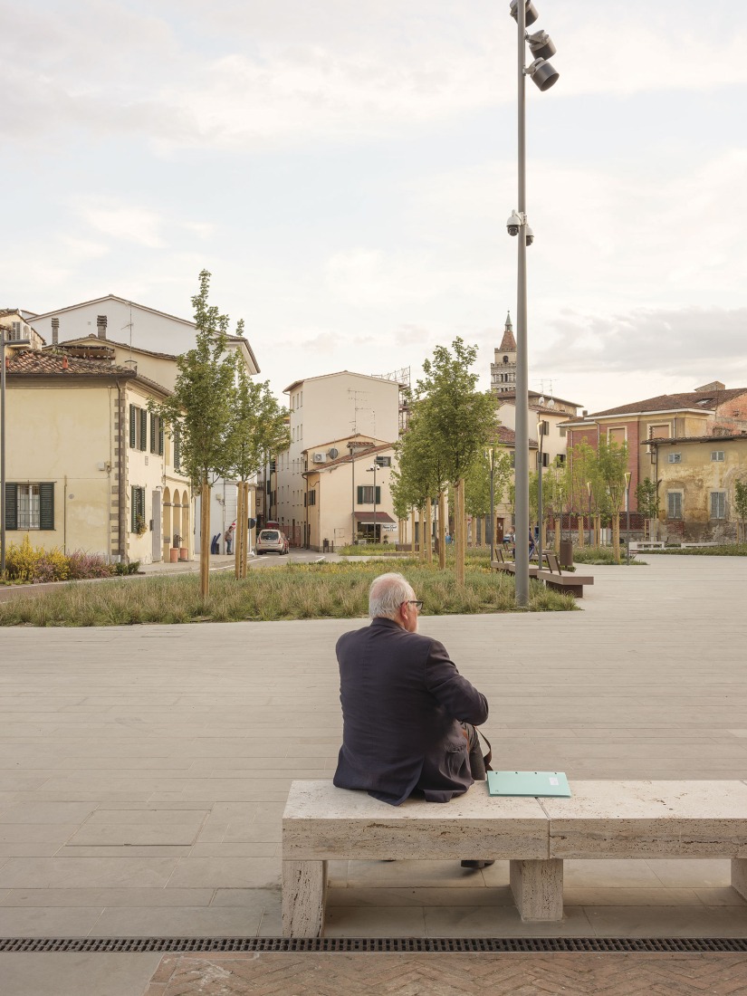 Piazza San Lorenzo in Pistoia by MICROSCAPE. Photograph by Filippo Poli.
