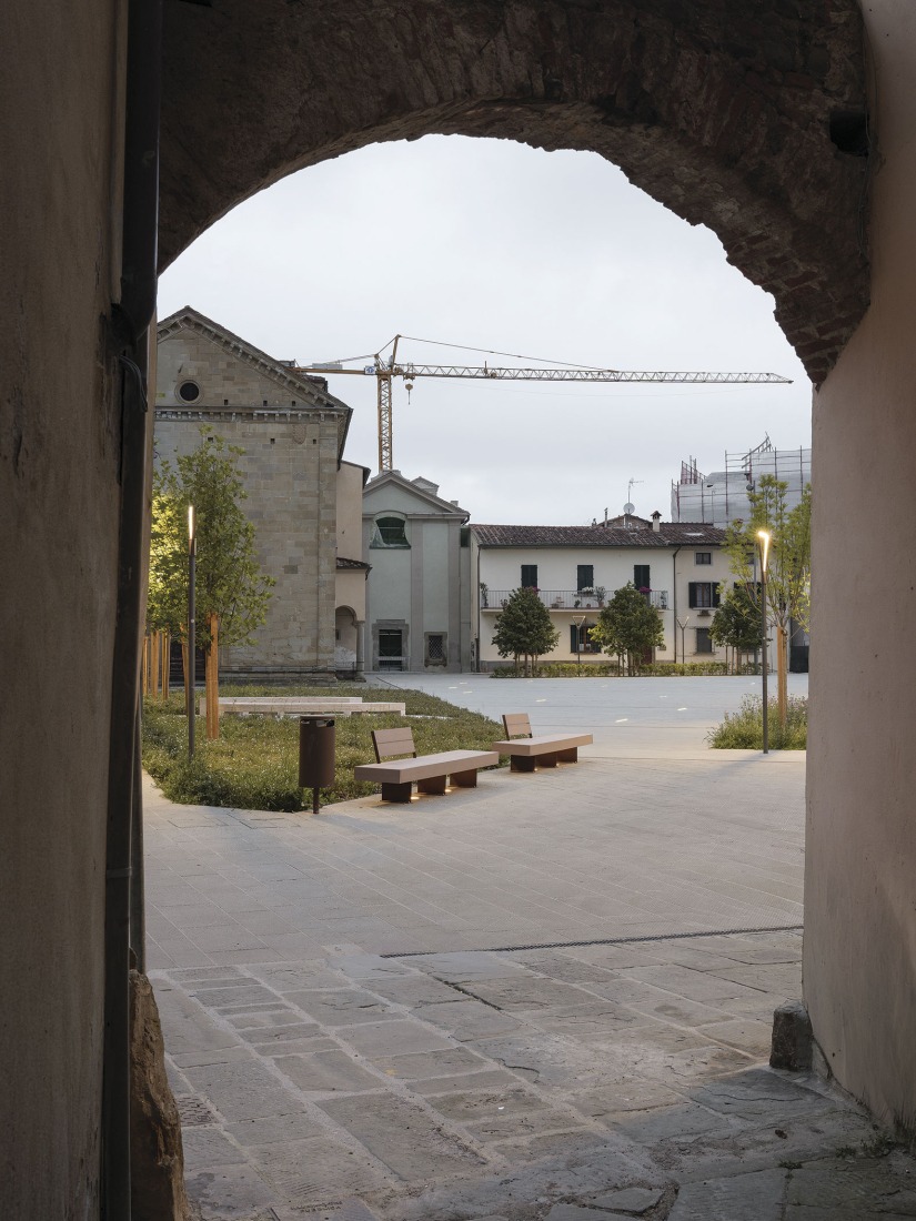 Piazza San Lorenzo in Pistoia by MICROSCAPE. Photograph by Filippo Poli.