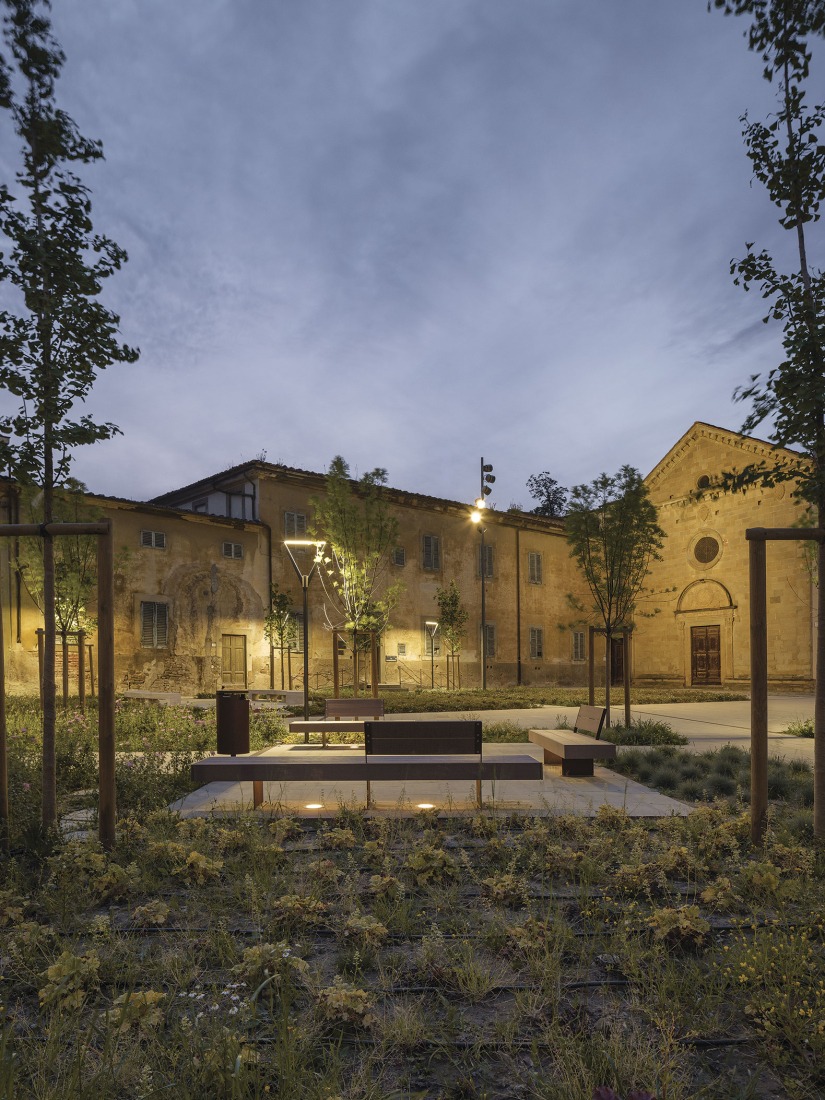 Piazza San Lorenzo in Pistoia by MICROSCAPE. Photograph by Filippo Poli.