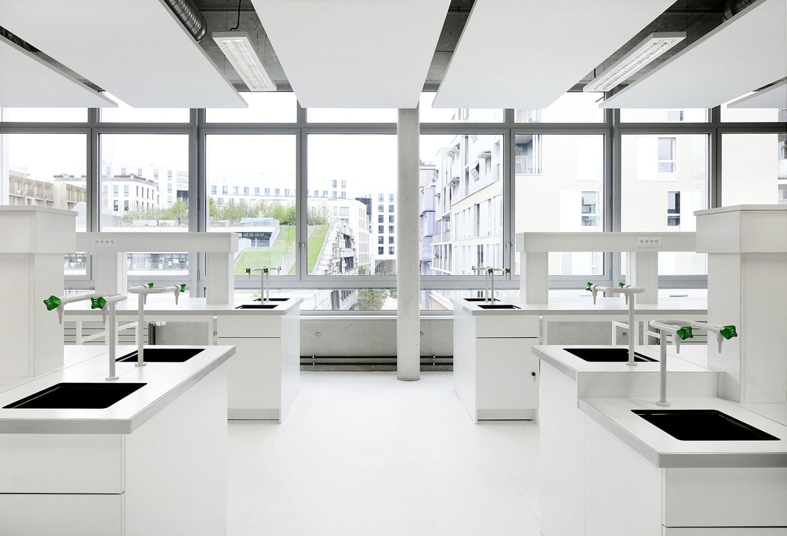 Campus experimental Renault por Mikoü Architecture. Fotografía por Takuji Shimmura.