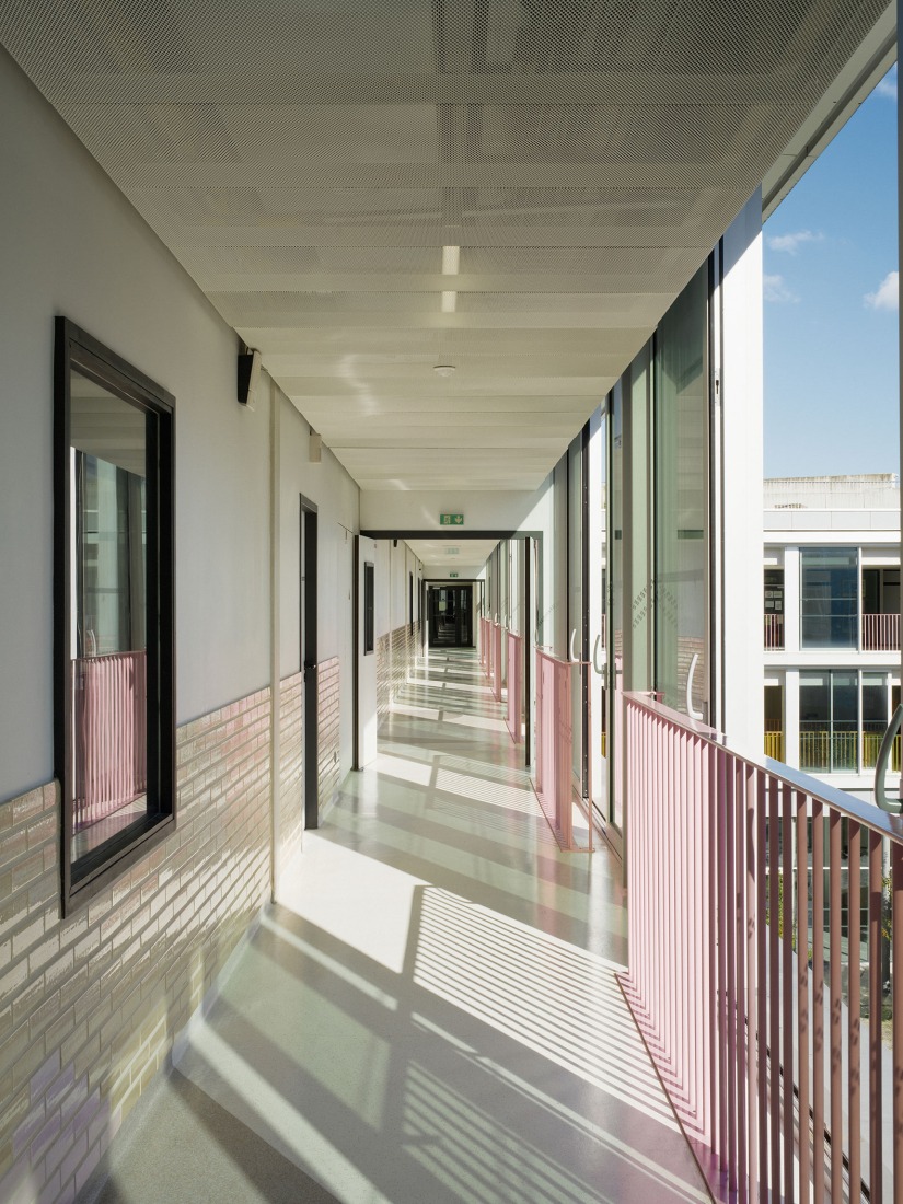 Campus experimental Renault por Mikoü Architecture. Fotografía por Filip Dujardin.