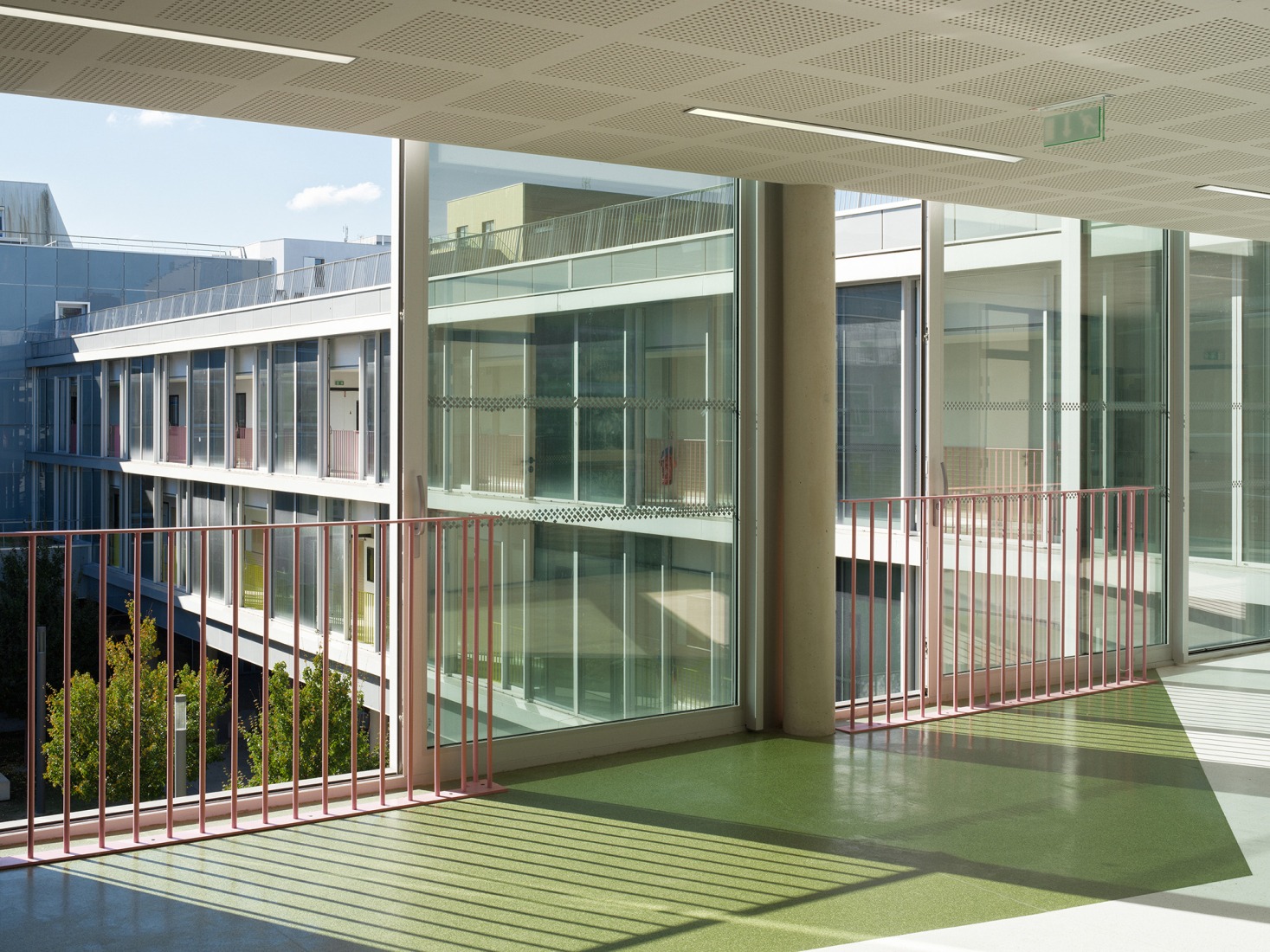 Campus experimental Renault por Mikoü Architecture. Fotografía por Filip Dujardin.