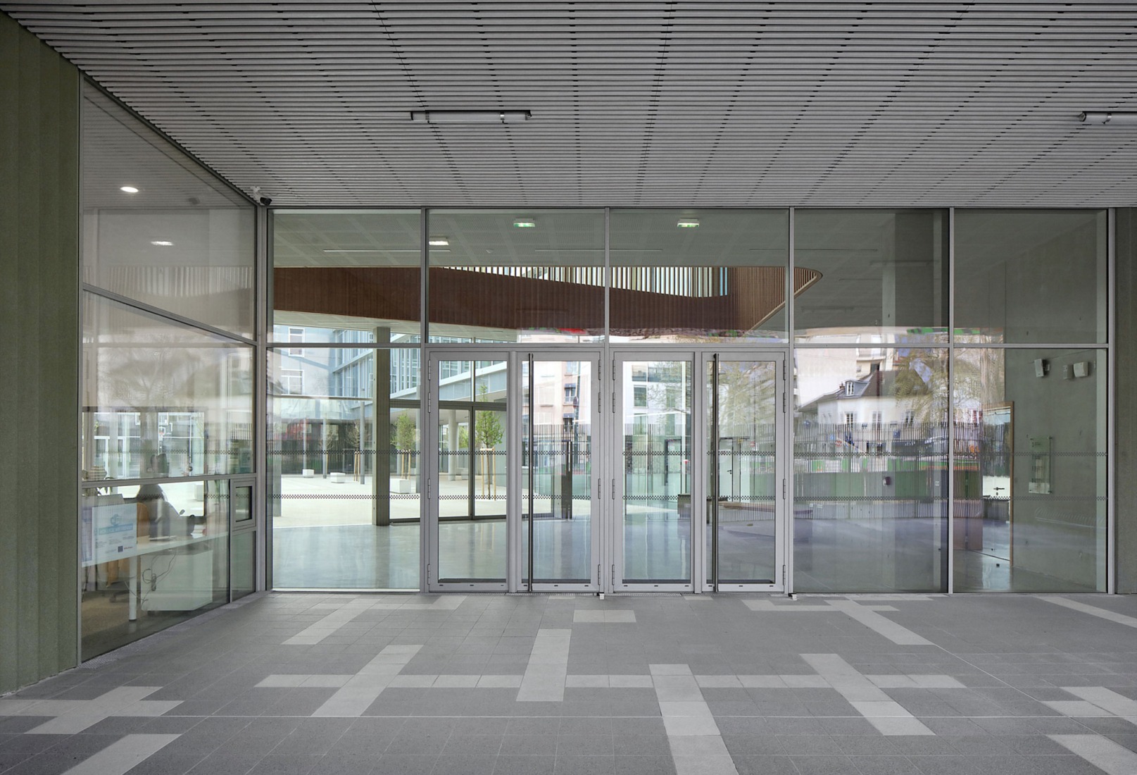 Campus experimental Renault por Mikoü Architecture. Fotografía por Filip Dujardin.
