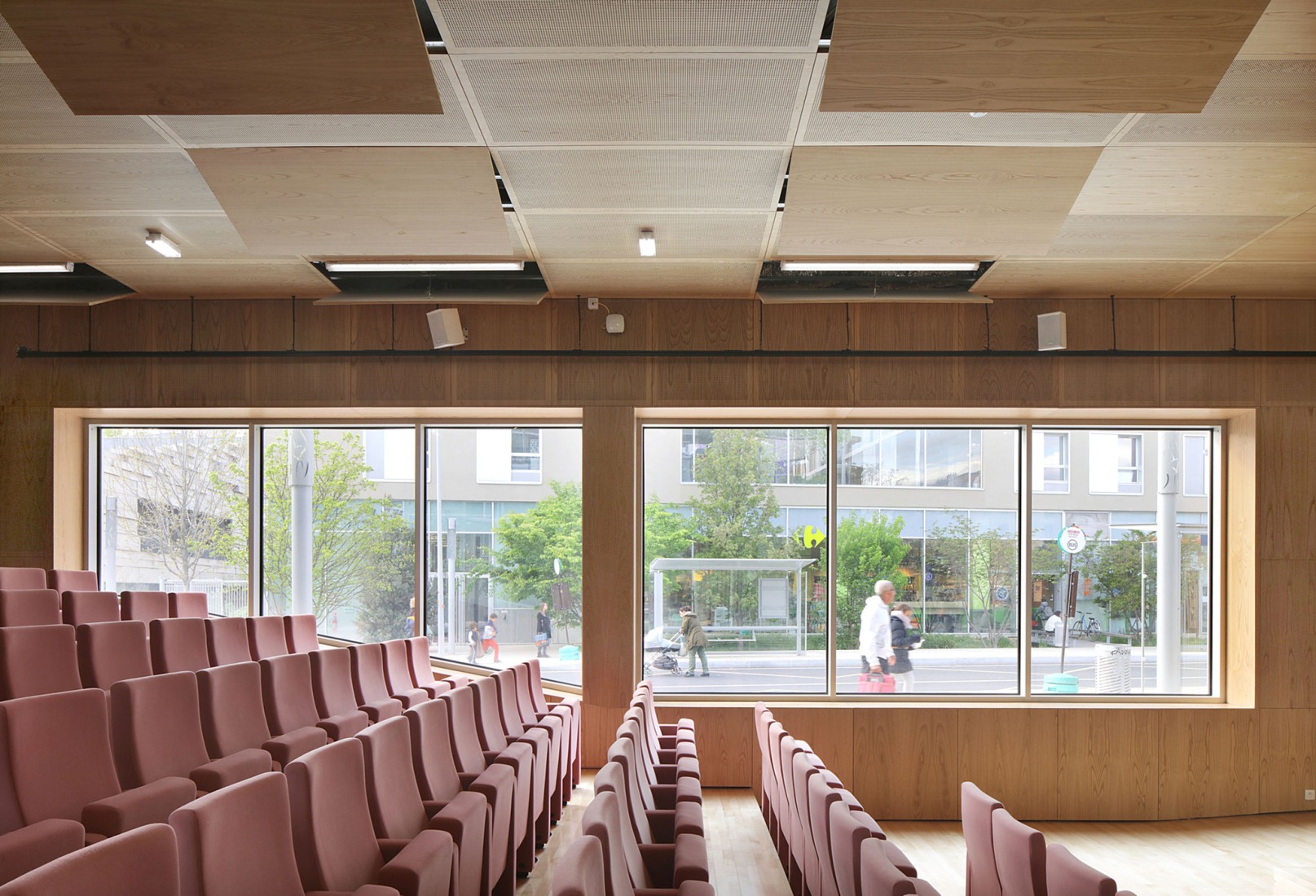 Campus experimental Renault por Mikoü Architecture. Fotografía por Filip Dujardin.