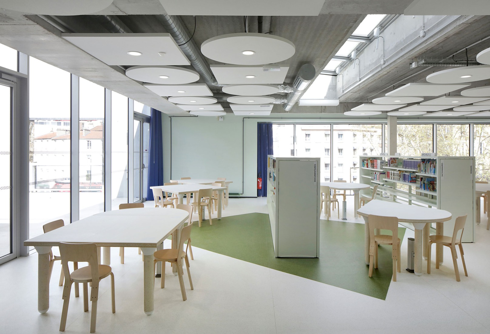 Campus experimental Renault por Mikoü Architecture. Fotografía por Filip Dujardin.