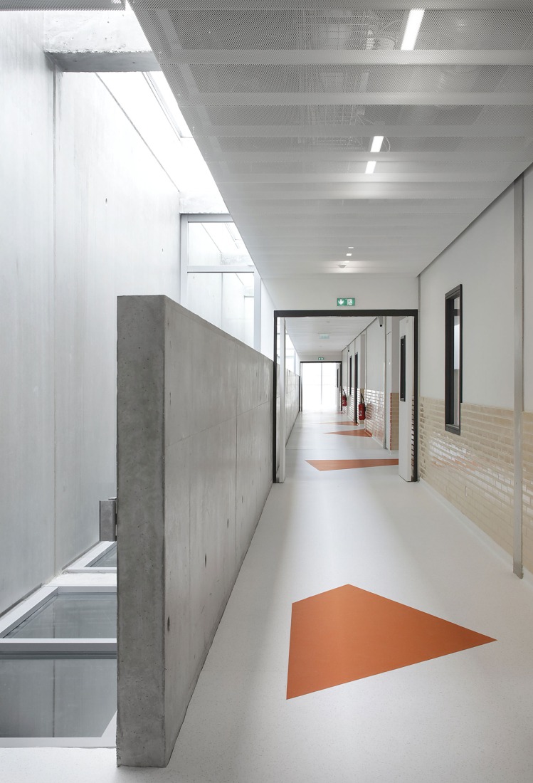 Campus experimental Renault por Mikoü Architecture. Fotografía por Filip Dujardin.