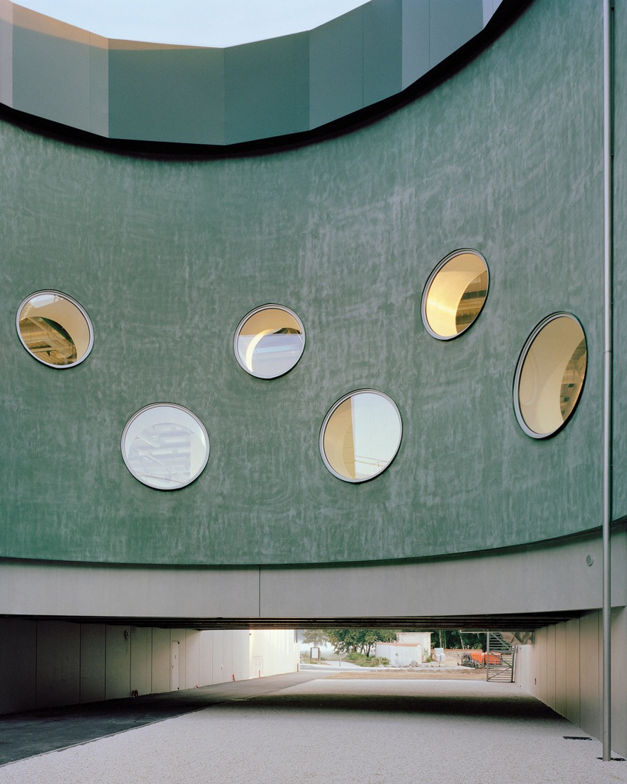 Centro acuático en Châteauroux por Mikoü. Fotografía por Maxime Delvaux.