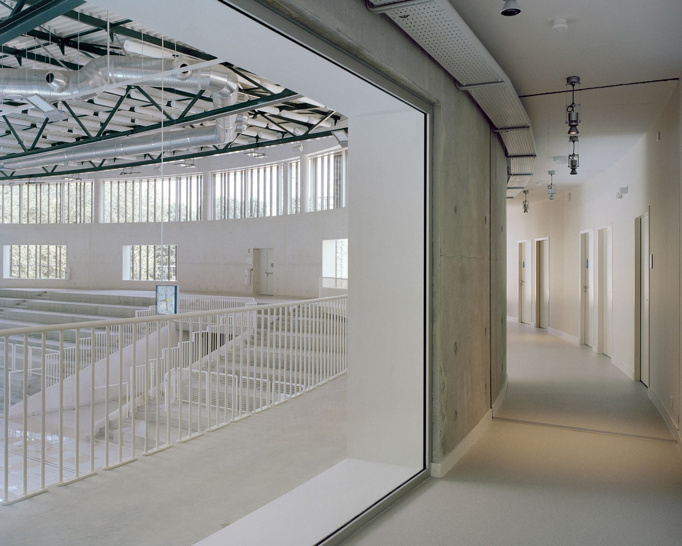 Centro acuático en Châteauroux por Mikoü. Fotografía por Maxime Delvaux.