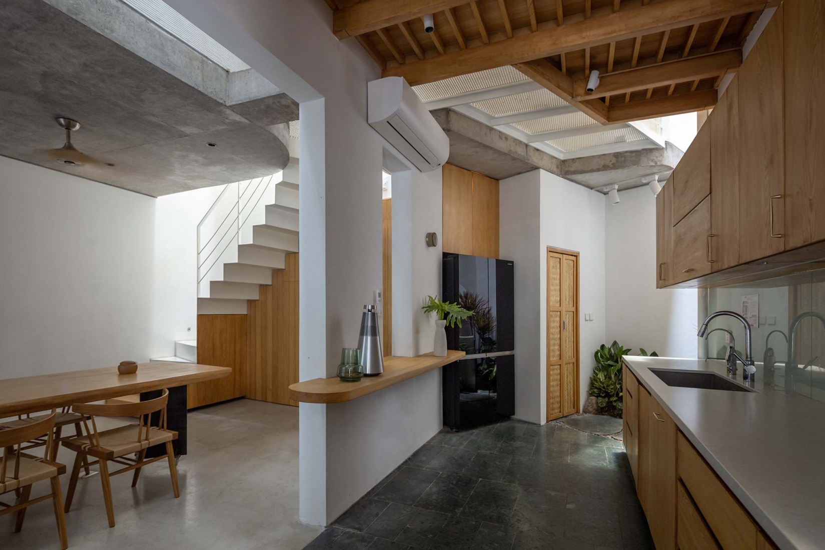 TH+ house by ODDO architects. Photograph by Hoang Le photography. 