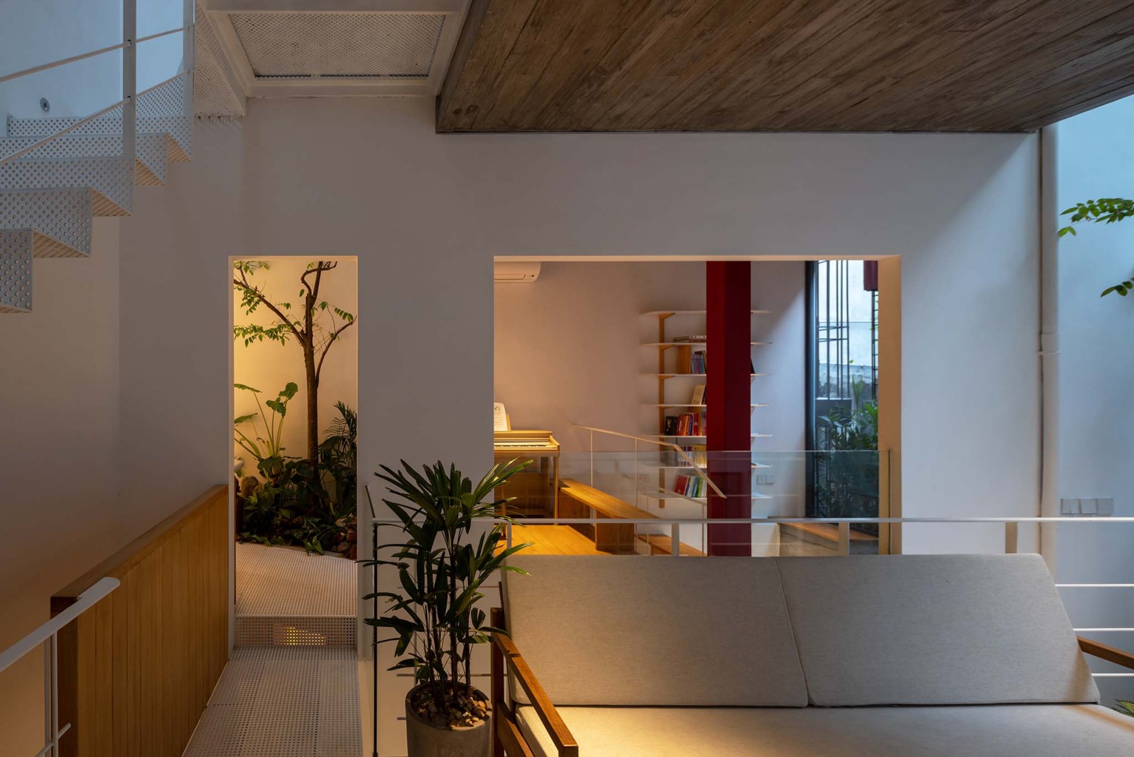 TH+ house by ODDO architects. Photograph by Hoang Le photography. 