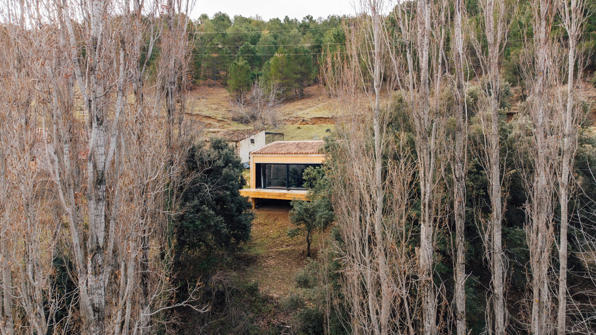 Experimental shelter by SANTZO arquitectos. Photograph by Pope Cabrera.