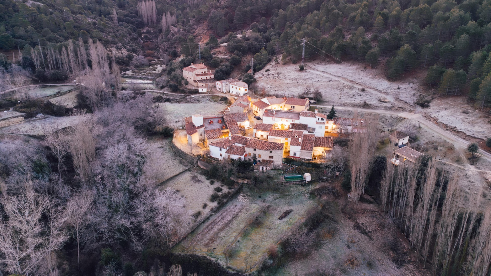 Experimental shelter by SANTZO arquitectos. Photograph by Pope Cabrera.