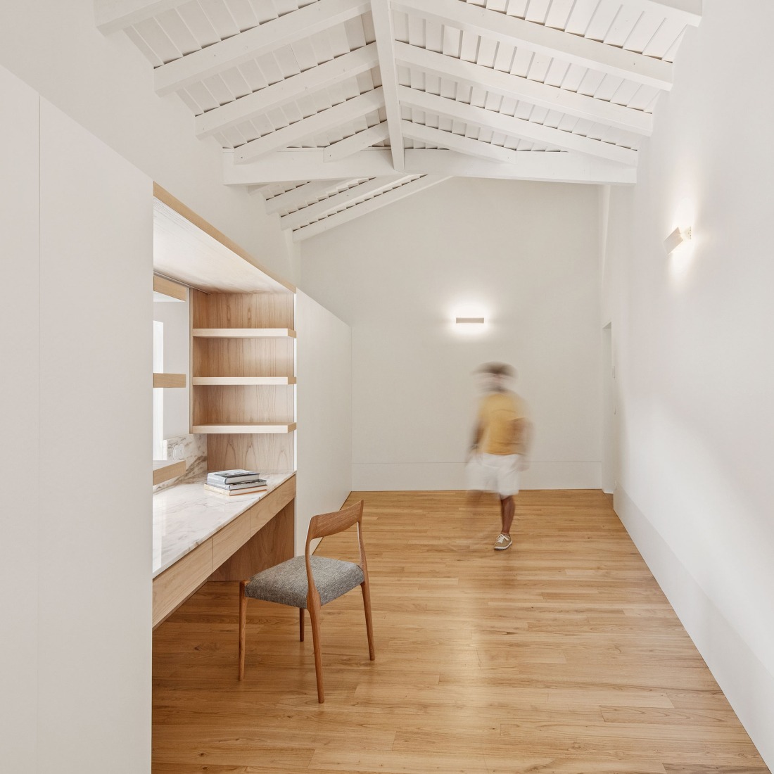 Hotel de la casa de los cerezos por Tiago do Vale Arquitectos. Fotografía por João Morgado.