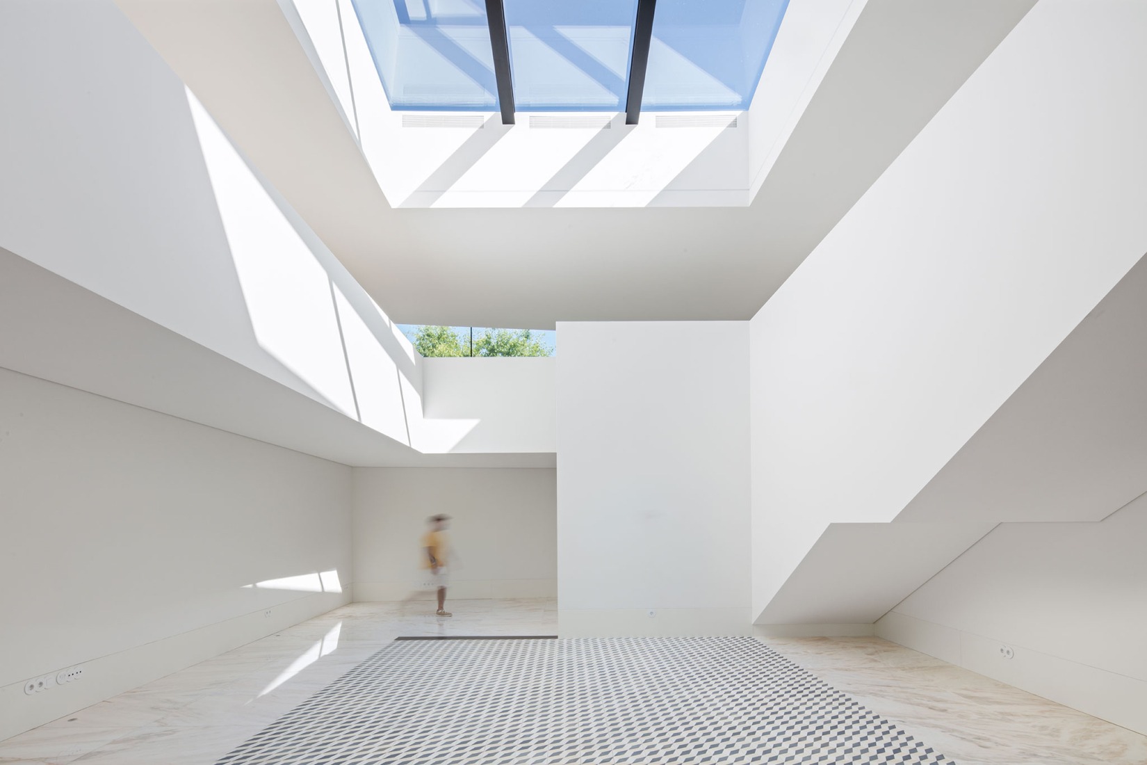 Hotel de la casa de los cerezos por Tiago do Vale Arquitectos. Fotografía por João Morgado.