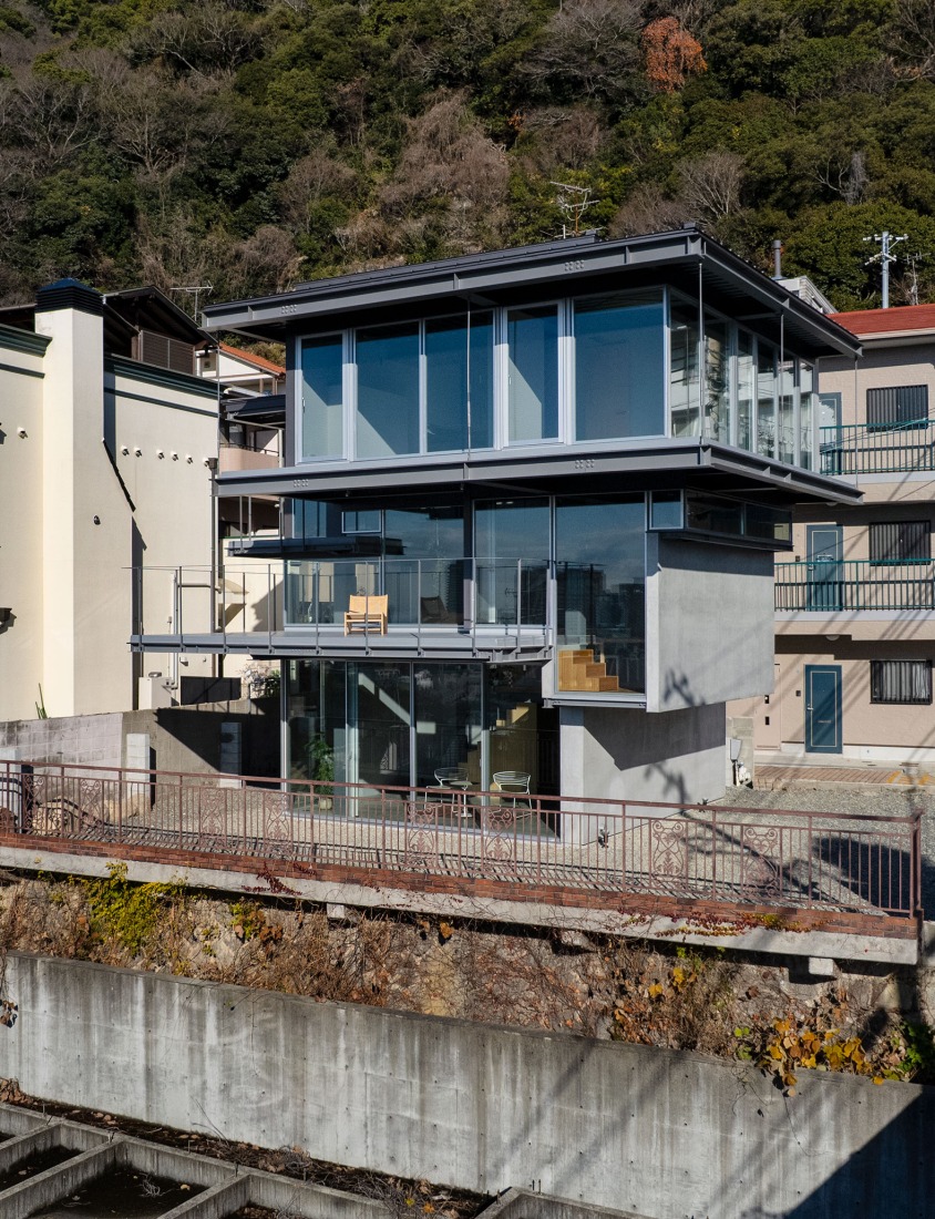 House in Kitano by Tomohiro Hata Architect & Associates. Photograph by Toshiyuki Yano.