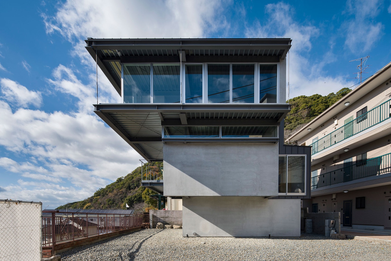House in Kitano by Tomohiro Hata Architect & Associates. Photograph by Toshiyuki Yano.