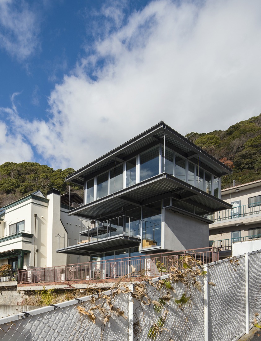 House in Kitano by Tomohiro Hata Architect & Associates. Photograph by Toshiyuki Yano.