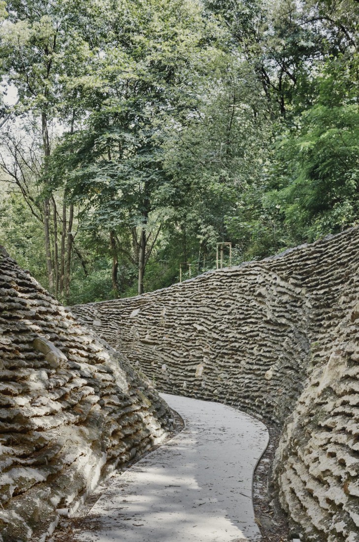 Warsaw Uprising Mound Park by Archigrest + TopoScape. Photograph by Michał Szlaga.