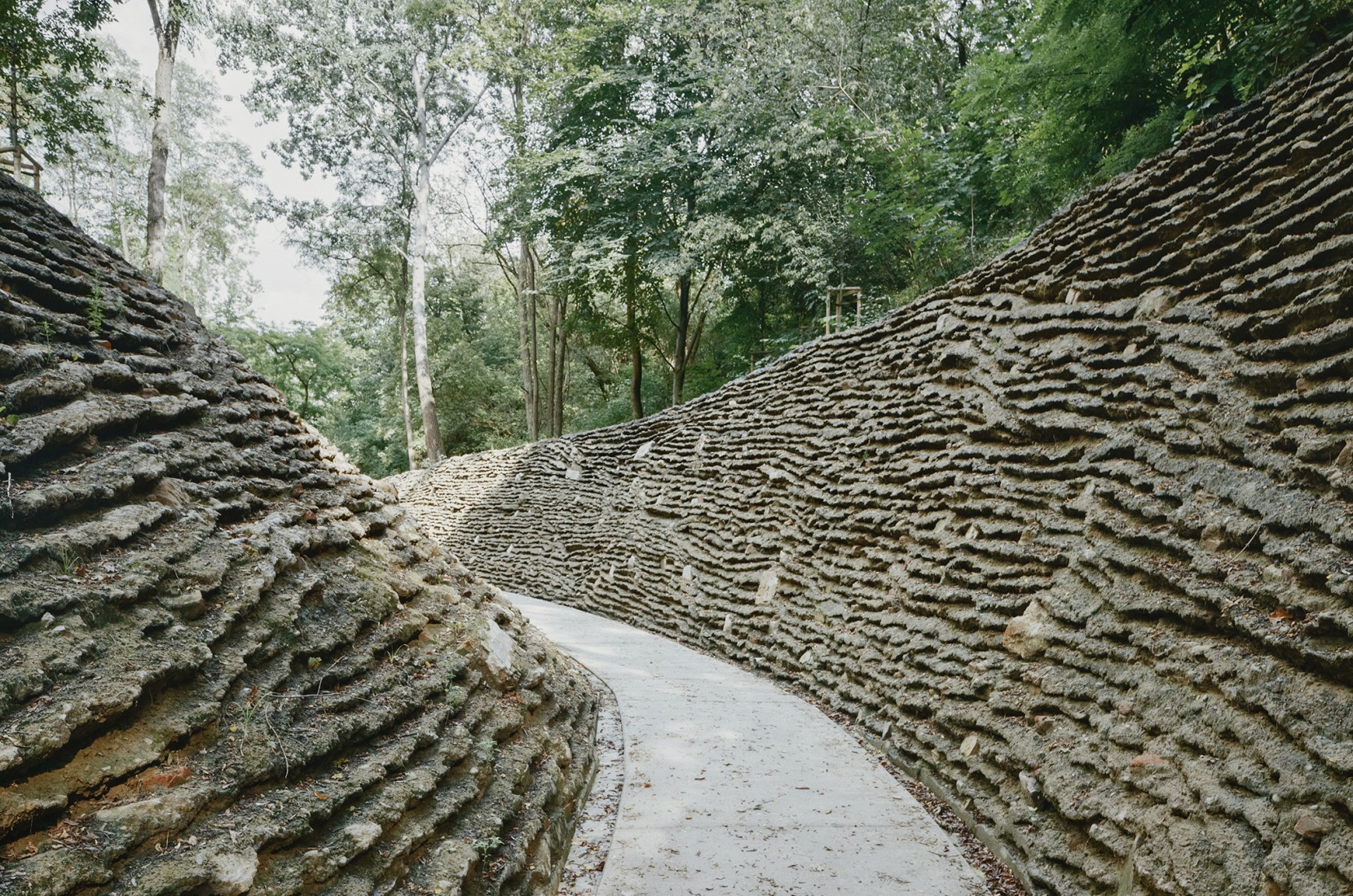 Warsaw Uprising Mound Park by Archigrest + TopoScape. Photograph by Michał Szlaga.