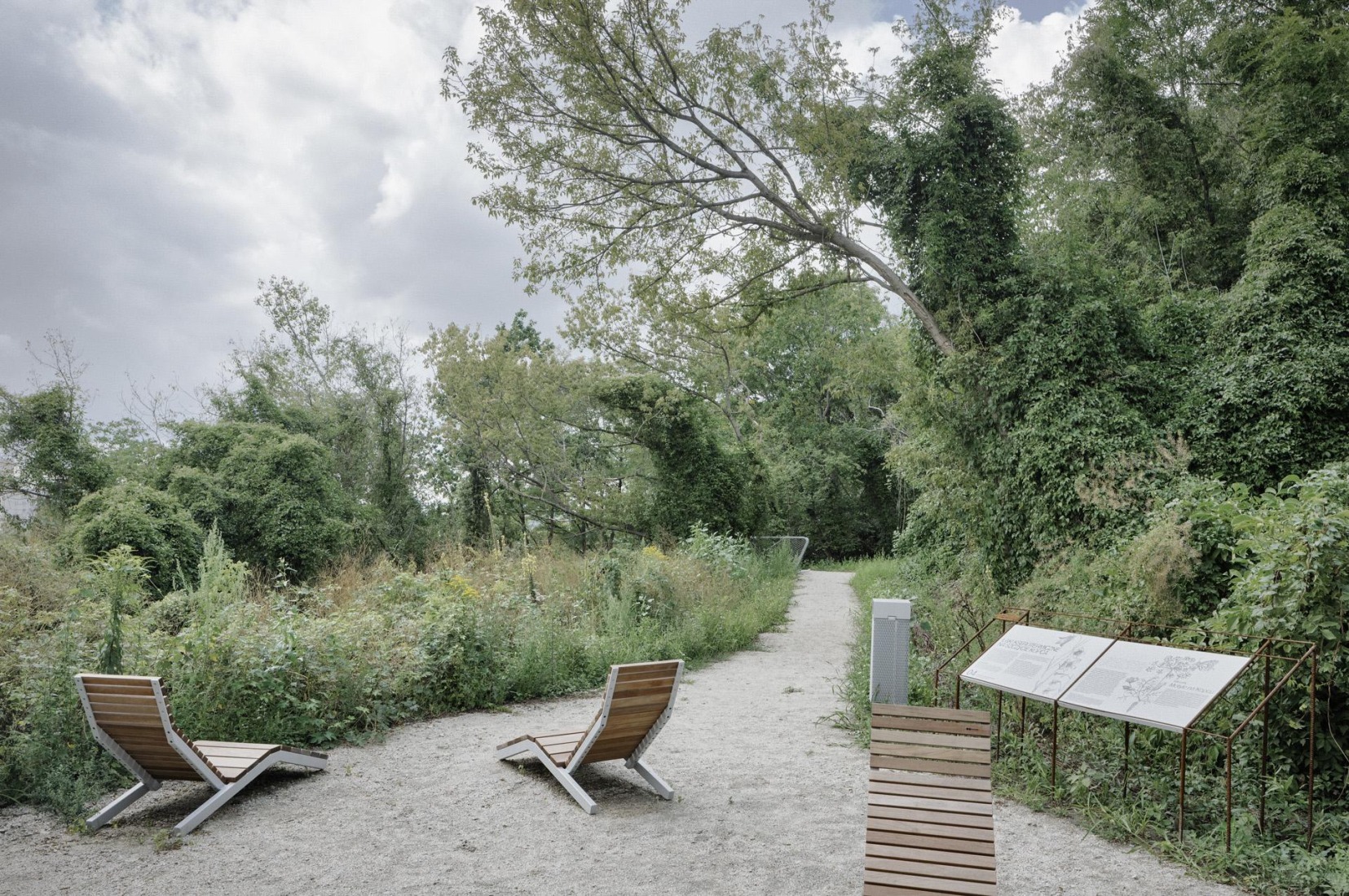 Warsaw Uprising Mound Park by Archigrest + TopoScape. Photograph by Michał Szlaga.