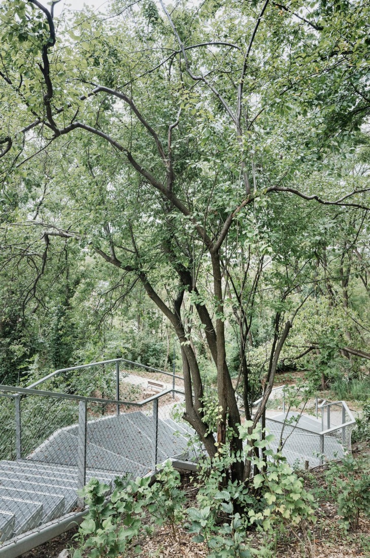 Warsaw Uprising Mound Park by Archigrest + TopoScape. Photograph by Michał Szlaga.