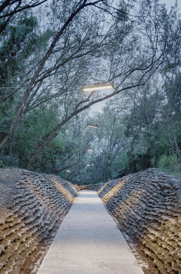 Warsaw Uprising Mound Park by Archigrest + TopoScape. Photograph by Michał Szlaga.