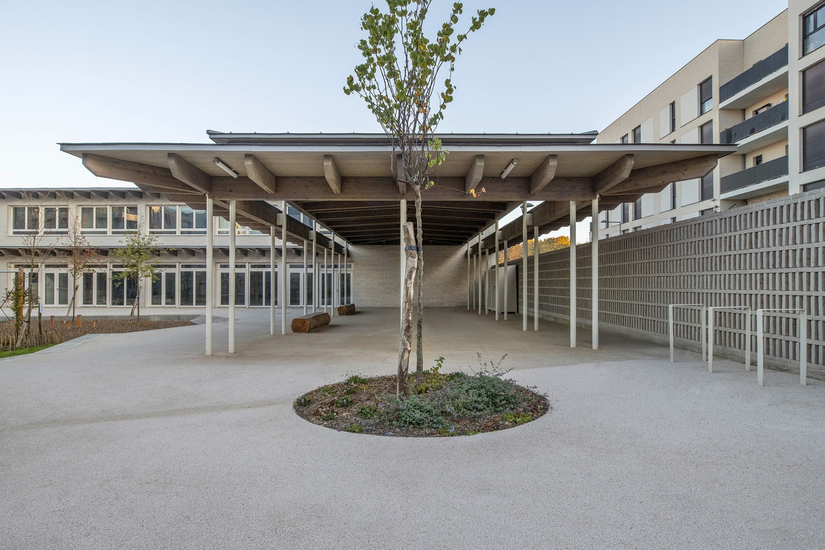Escuela Missak y Mélinée Manouchian por Tracks Architectes. Fotografía por Guillaume Amat.