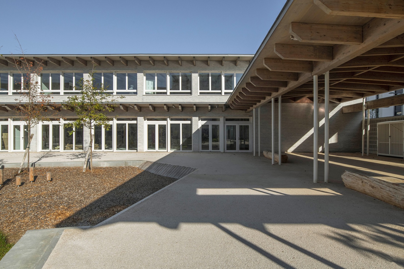 Escuela Missak y Mélinée Manouchian por Tracks Architectes. Fotografía por Guillaume Amat.