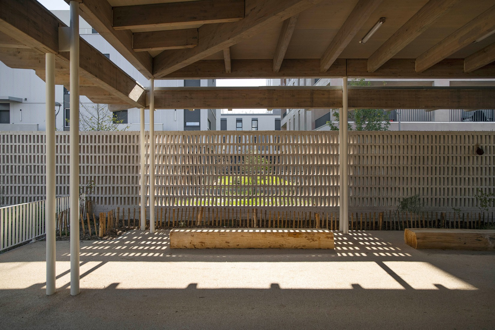Escuela Missak y Mélinée Manouchian por Tracks Architectes. Fotografía por Guillaume Amat.