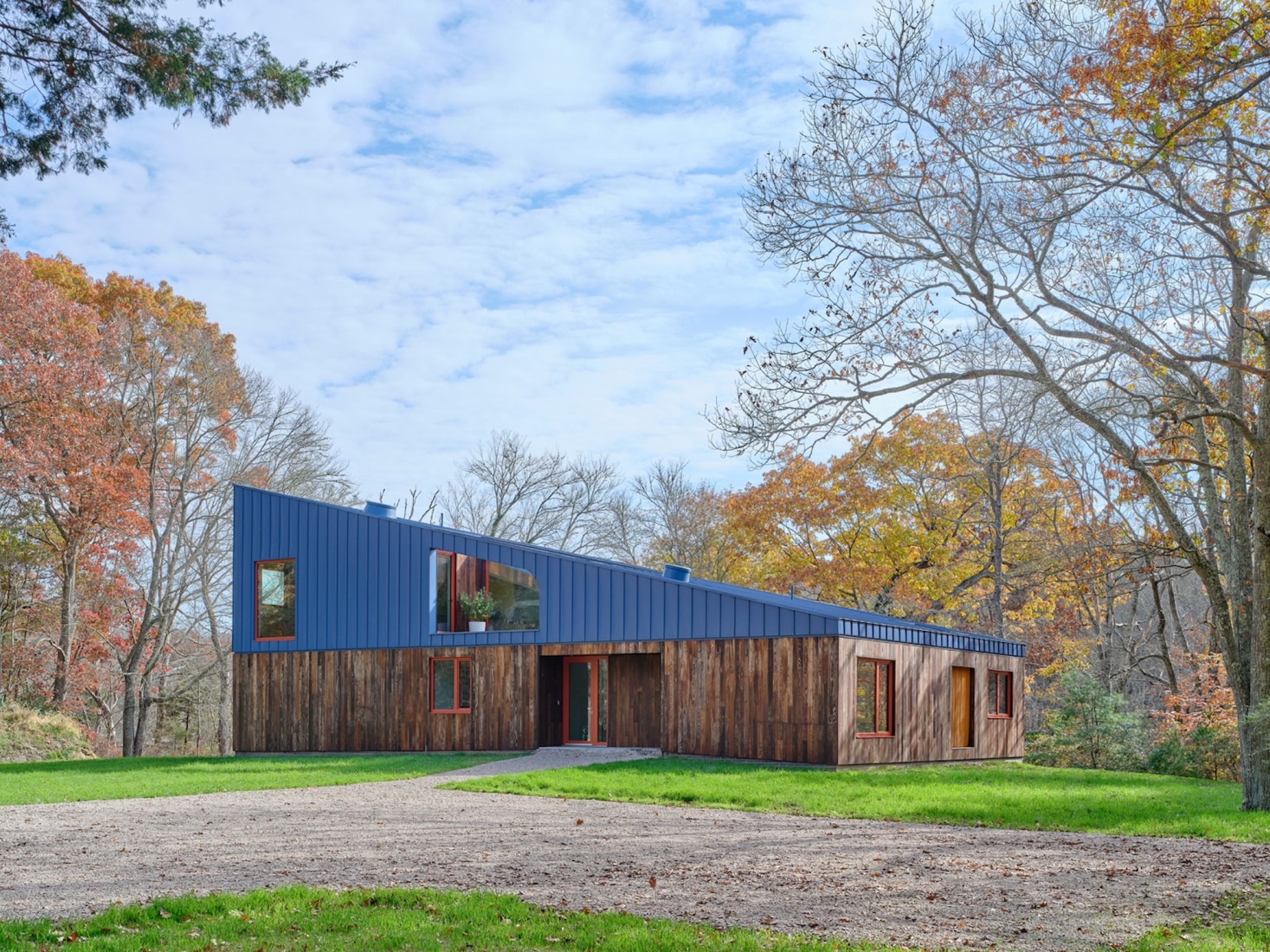Casa del río por WORKac. Fotografía de Bruce Damonte.