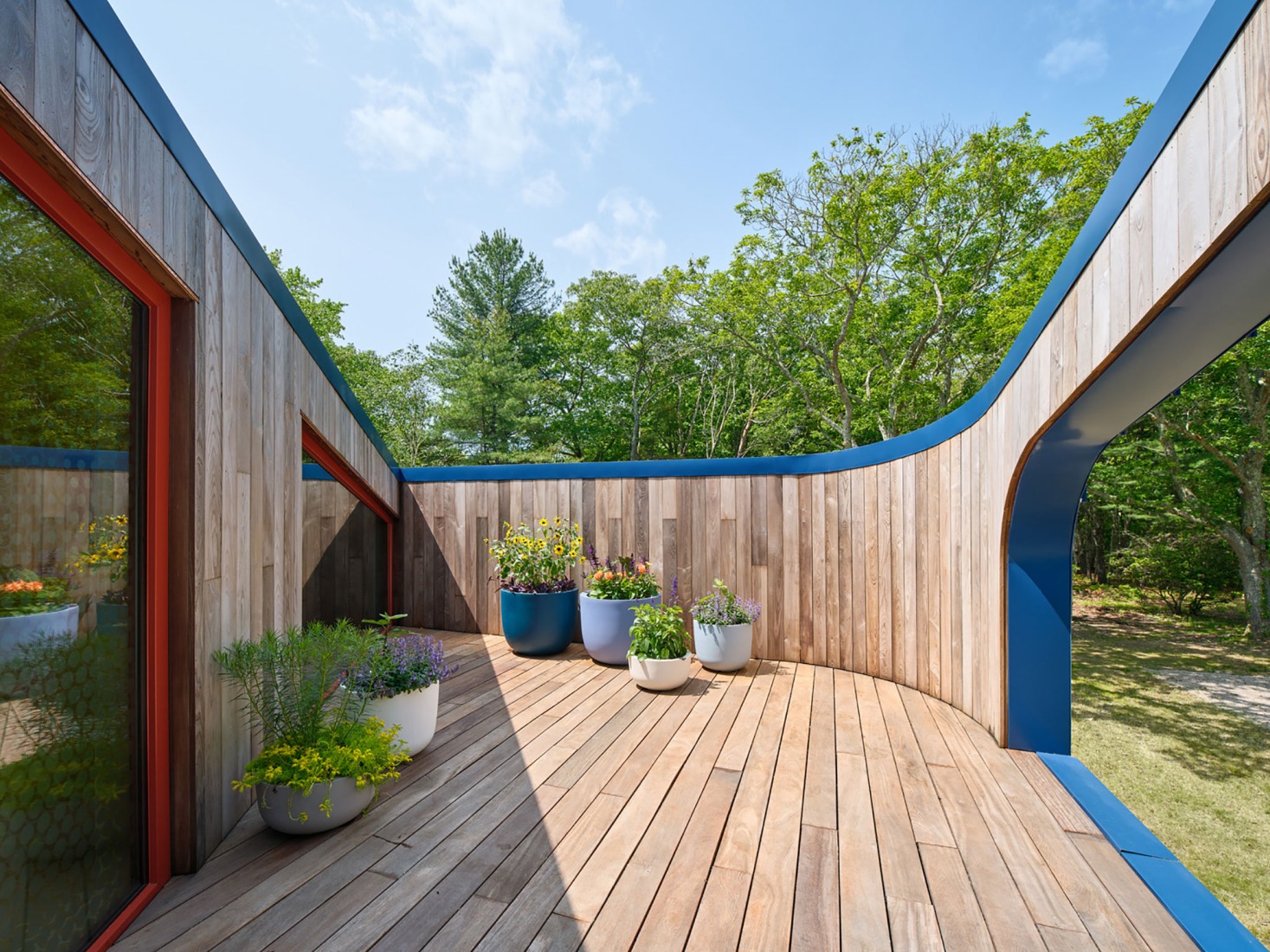Casa del río por WORKac. Fotografía de Bruce Damonte.