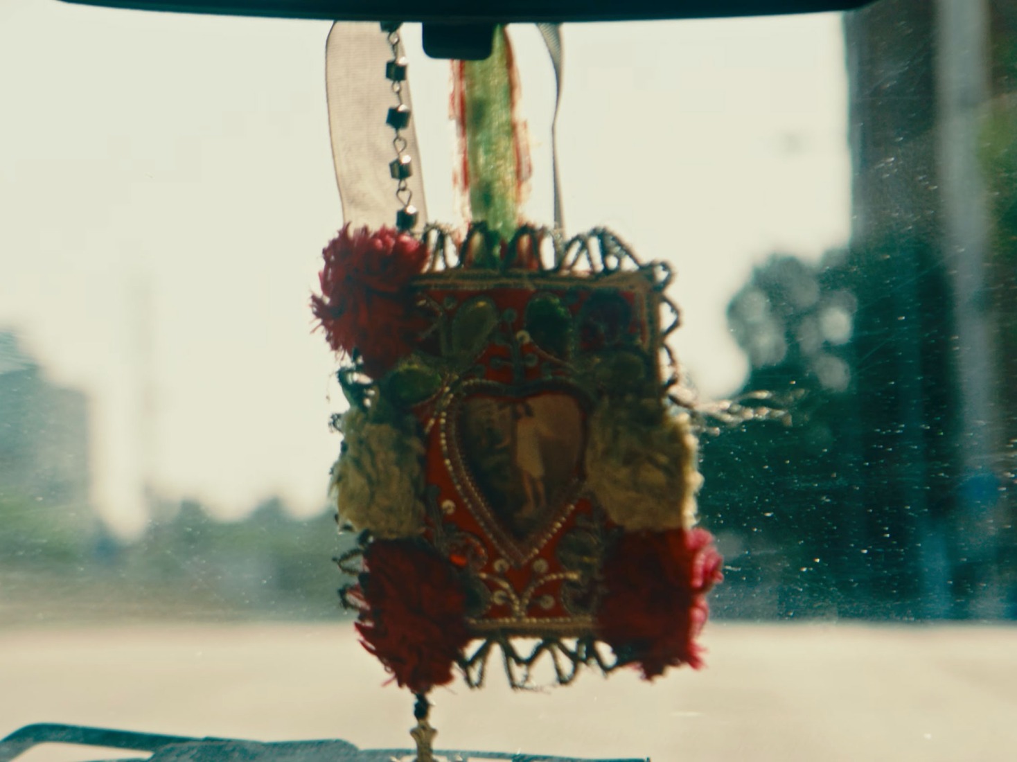 "Si te quedas" by Mikalley.