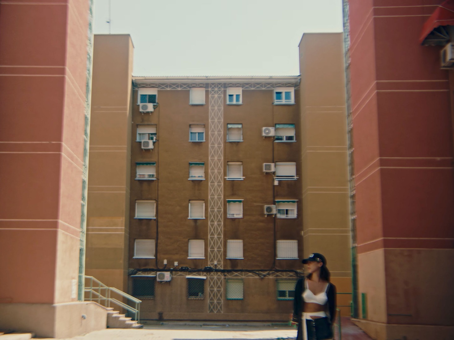 "Si te quedas" by Mikalley.