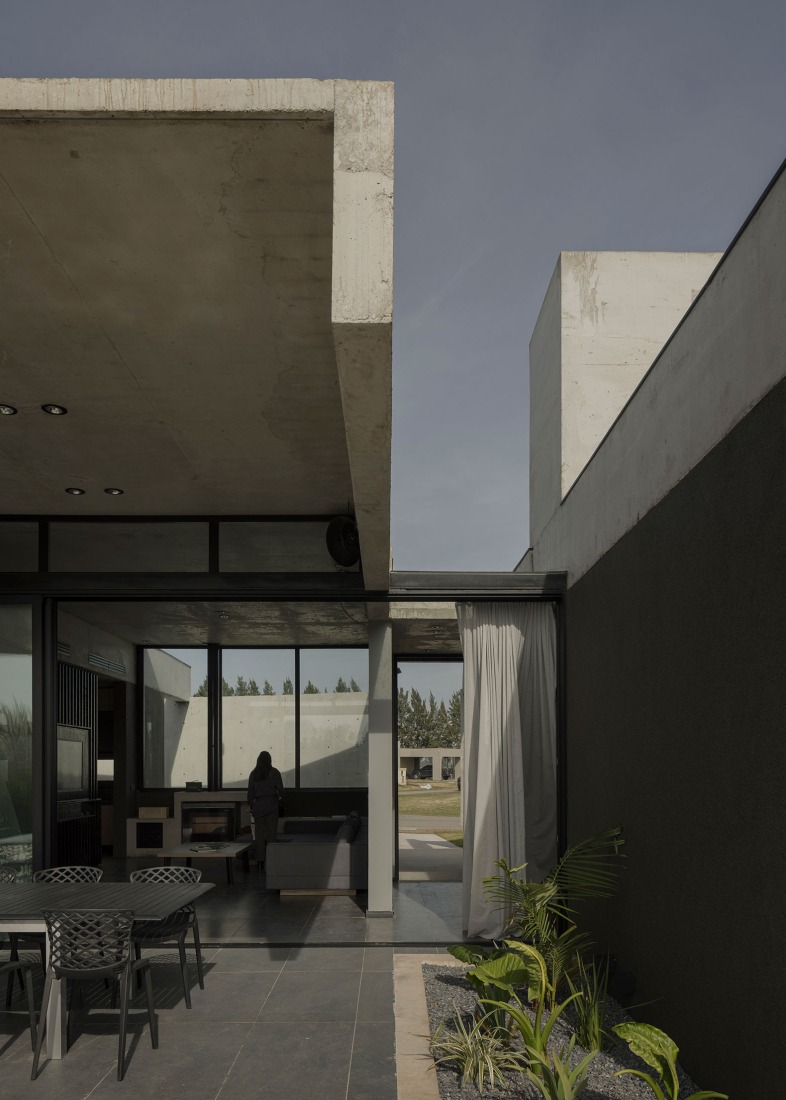 Alba II por ADEMÁS Arquitectura. Fotografía por Federico Cairoli.